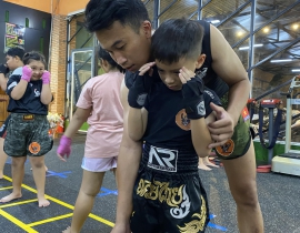 TRẺ EM CÓ NÊN TẬP VÕ MUAYTHAI?